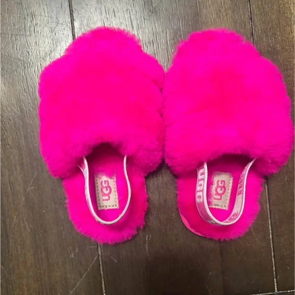 UGG Kids Vibrant Pink Fluffy Slippers - Picture 1 of 4